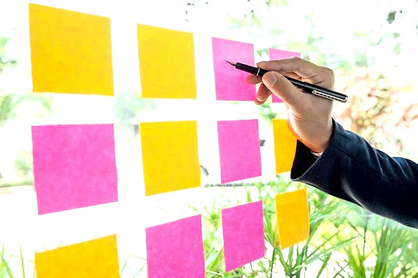 Camlardaki Yapışkan Kağıtlar Nasıl Çıkar?