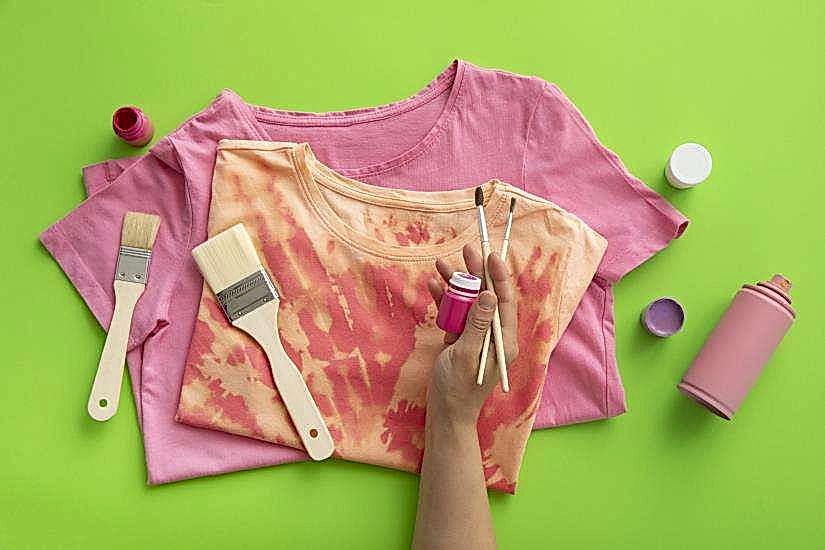 Kıyafetten Yağlı Boya Nasıl Çıkar?